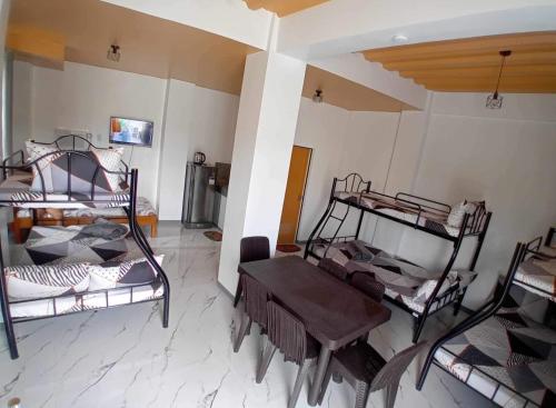 Katil atau katil-katil dalam bilik di Janet Apartment & Transient House Unit1