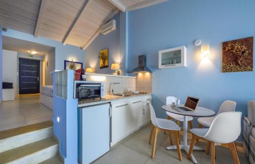 Gallery image of Elpiniki Luxury Apartments in Nea Potidaea