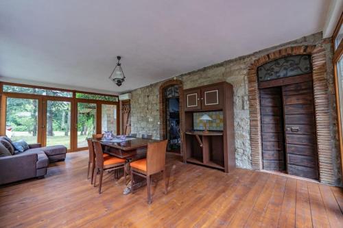 Fotografie z fotogalerie ubytování Piccolo Ulivo Ranch villa with panoramic pool v destinaci Subbiano