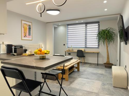 Luxury Downtown Apartment A6