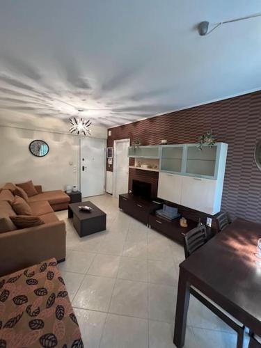 Comfortable apartment at skouze hill