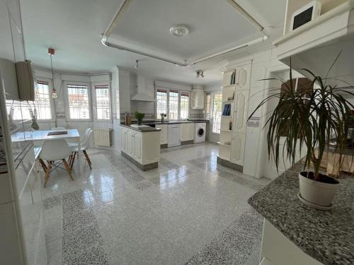 Villa con Piscina Privada en Torrevieja