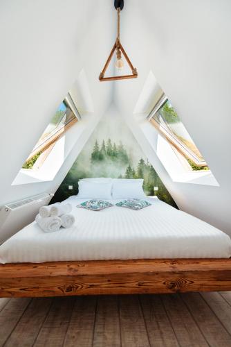 Ένα ή περισσότερα κρεβάτια σε δωμάτιο στο Cabana Cozy Cabin A Frame