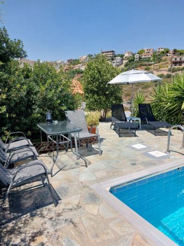 Bazén v ubytování Nice house close to the sea nebo v jeho okolí