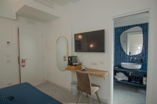 Ένα μπάνιο στο Calanca Rooms