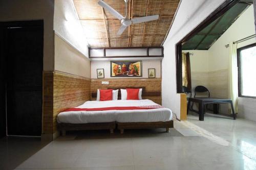 Katil atau katil-katil dalam bilik di Cottage Resort amidst Shivaliks