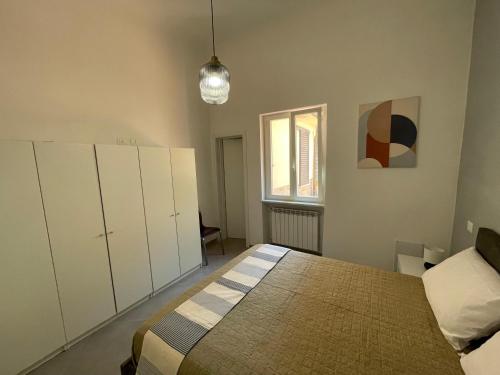 a bedroom with a bed and a window at Montanelli 26 in Pisa