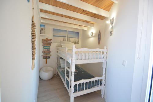 a room with two bunk beds and a ladder at La villa Mauricia in Lacanau-Océan