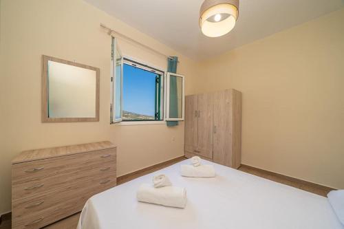 Ένα ή περισσότερα κρεβάτια σε δωμάτιο στο Mariana Sea View Apartment