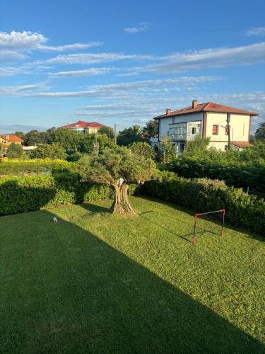 Κήπος έξω από το Sunset House Barrika