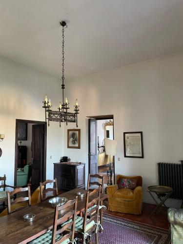 a living room with a dining table and chairs at Residenza del Castello di Fornelli in Fornelli