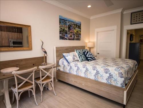 Giường trong phòng chung tại The Rod and Reel Resort Suite 2