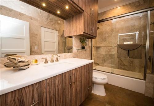 Phòng tắm tại The Rod and Reel Resort Suite 2