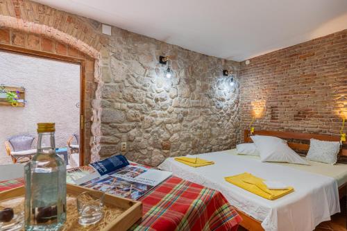 Ένα ή περισσότερα κρεβάτια σε δωμάτιο στο Studio Apartman Estera