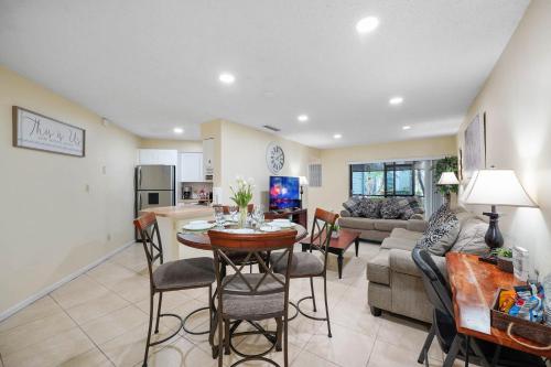 Khu vực ghế ngồi tại 3608 Orlando Vacational 1st floor