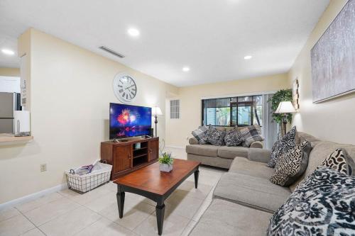 TV/trung tâm giải trí tại 3608 Orlando Vacational 1st floor
