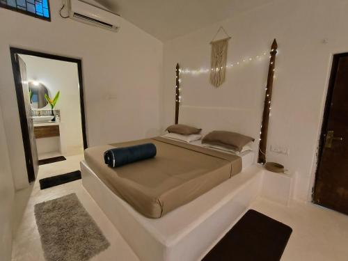 Voodi või voodid majutusasutuse Greek "Jungle Villa", with private Waterfall and Pool toas