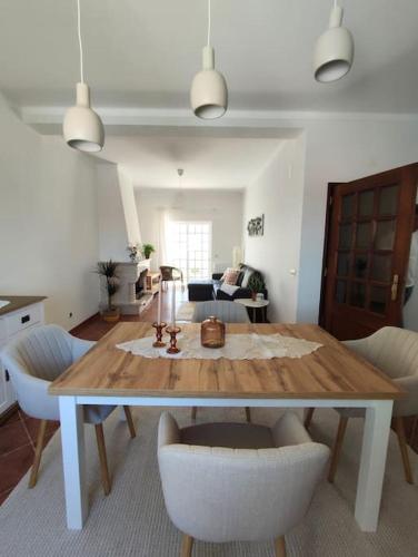 Casa das Rosas - Moradia com jardim e churrasco, Charneca da Cotovia