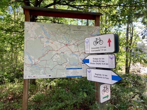 a map of a trail with signs on it at Przystanek Naglady Warmia- całoroczny, duża leśna działka in Naglady