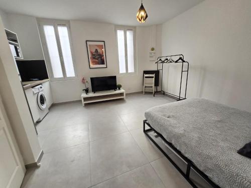 Μια τηλεόραση ή/και κέντρο ψυχαγωγίας στο GregBnb - Studio 22m2 - Climatisé -10min Gare - 2
