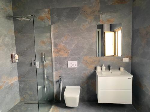 Koupelna v ubytování Tirana Central Rooms Pazari