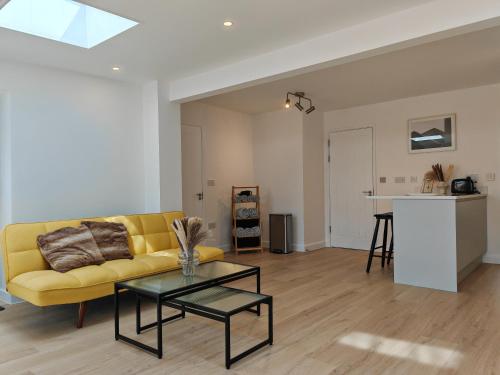 Gated 4 Guests House Free Parking photo 10