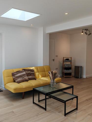 Gated 4 Guests House Free Parking photo 13