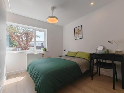 Gated 4 Guests House Free Parking photo 18