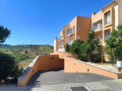 Modern apartment with in-&outside pool, sauna&gym, heating, rooftop terrace with amazing sea&mountains view