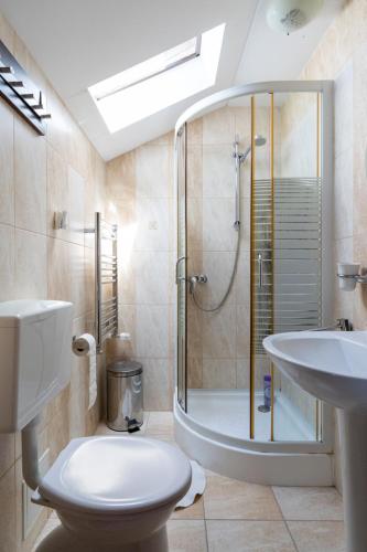 a bathroom with a shower and a toilet and a sink at FarawayHomes Aparthotel Near Vienna Airport - Anytime Self Check-In in Bruck an der Leitha