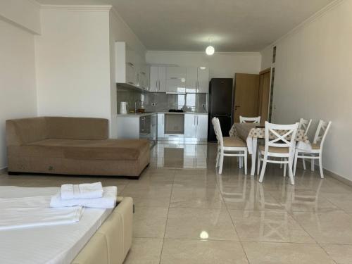 Gallery image of Xhulio Apartments in Sarandë
