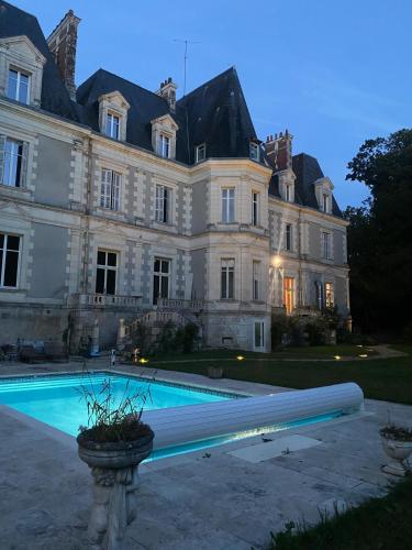 Bazén v ubytování Moulin du château nebo v jeho okolí