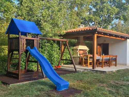 Casa Ondina - Private House with Jacuzzi & Garden in Central Istria