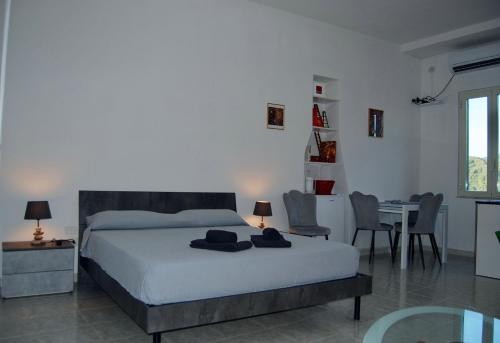 Postel nebo postele na pokoji v ubytování Mini Red Hub - Design Apartment