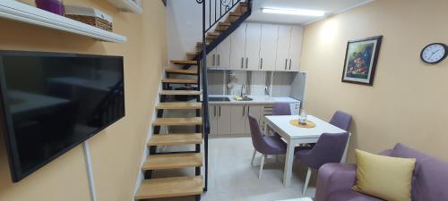 Μια τηλεόραση ή/και κέντρο ψυχαγωγίας στο Lena 5 Apartmants