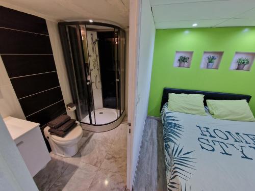 Photo de la galerie de l'établissement Studio l'Olivier avec terrasse, à Béziers