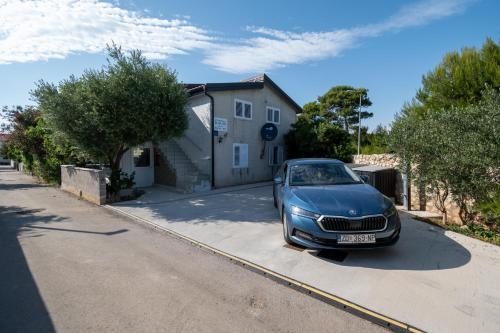 Apartments by the sea Vir - 22554