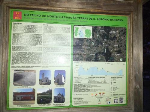a sign that says no trucking do moredanasasas as repairs be at In Costa House - Alojamento Barcelos in Barcelos