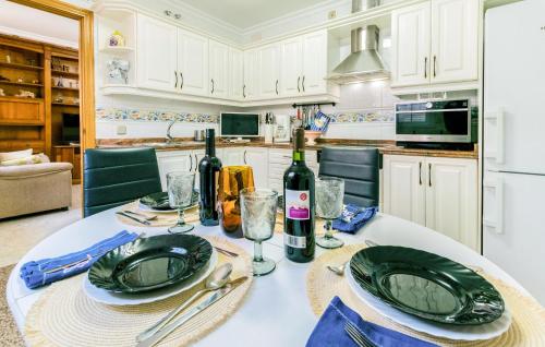 1 Bedroom Beautiful Apartment In Sevilla