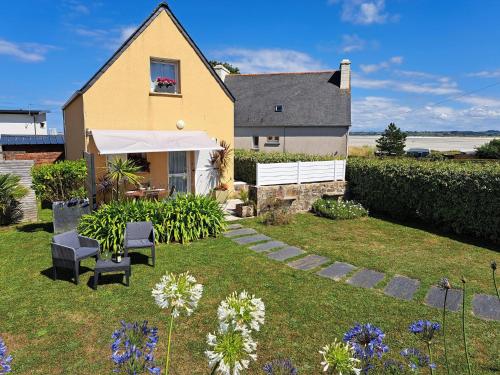 Cottage in Plouneour-Trez with Sea View