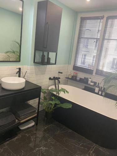 Photo de la galerie de l'établissement Big appartement 753sq tf, close to restaurants, à Paris