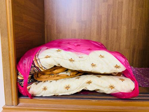 Postel nebo postele na pokoji v ubytování No 115 Homestay Tasik Raban Lenggong