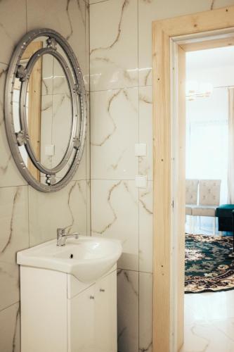a bathroom with a sink and a mirror at Chałpa z bali in Zakopane