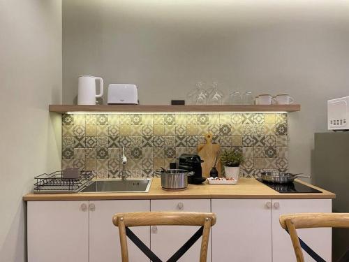a kitchen with a sink and a counter top at Vélin Khaosan - 4th Floor apartment with 2Bedrooms in Bangkok