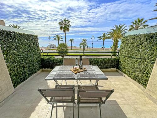 Gorgeous Oceanfront Apartment Promenade