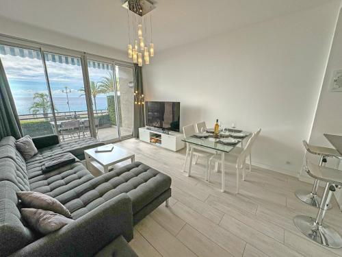 Gorgeous Oceanfront Apartment Promenade