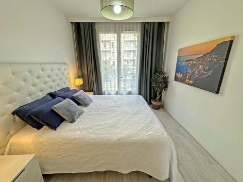 Gorgeous Oceanfront Apartment Promenade