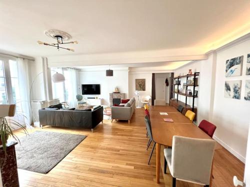 Grand appartement centre Paris 8 couchages