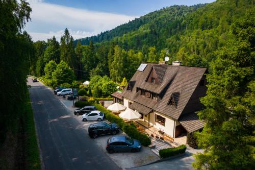 an aerial view of a house with cars parked in a parking lot at Villa Biesisko Przysłup Cisna in Cisna