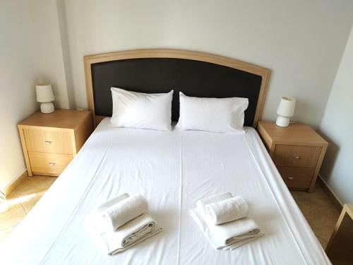Кровать или кровати в номере Eleonas Apartments
